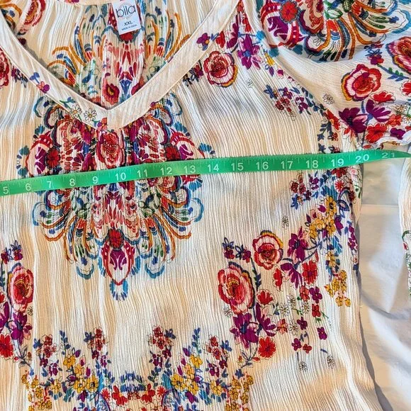 Beautiful Bila 3/4 sleeved top with floral print - Women's Size XXL - Picture 7 of 7